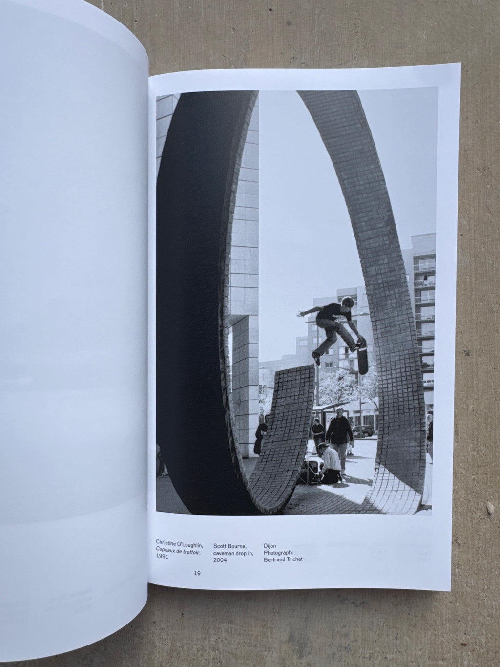 RIDING MODERN ART (Pocket Edition)